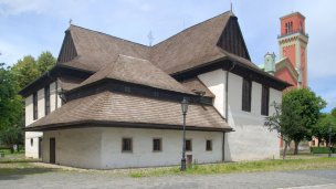 Dřevěný artikulární kostel Kežmarok 2 Zdroj: https://sk.wikipedia.org/wiki/Kostol_Najsv%C3%A4tej%C5%A1ej_Trojice_(Ke%C5%BEmarok)