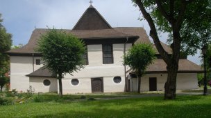 Dřevěný artikulární kostel Kežmarok 4 Zdroj: https://sk.wikipedia.org/wiki/Kostol_Najsv%C3%A4tej%C5%A1ej_Trojice_(Ke%C5%BEmarok)