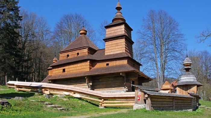 Dřevěný chrám sv. biskupa Mikuláše Zboj (Bardejovské Kúpele)ě)