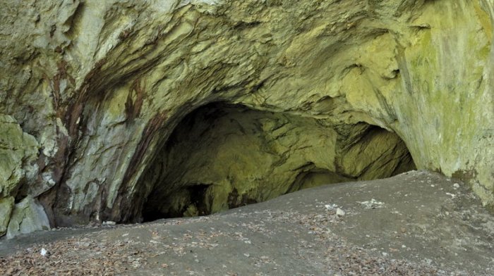 Deravá skala jaskyňa