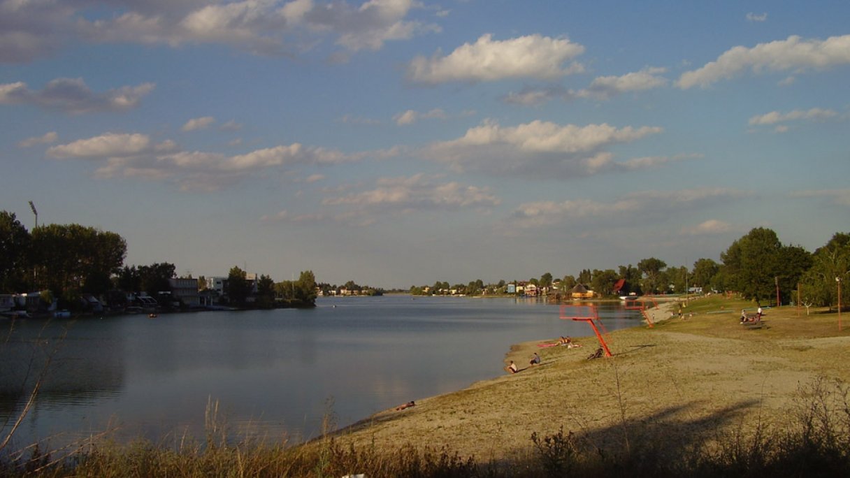 Sluneční jezera Senec 1 Autor: Wizzard Zdroj: https://commons.wikimedia.org/w/index.php?curid=2372617