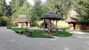 Středověká vesnice Paseka 2 Autor: Laci T Zdroj: https://slovenskycestovatel.sk/item/stredoveka-dedina-paseka