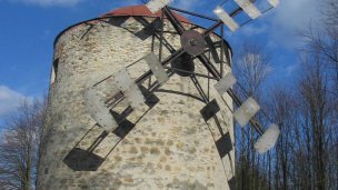 Historický větrný mlýn Holíč 4 Autor: Lýdia Theinerová Zdroj: https://slovenskycestovatel.sk/item/veterny-mlyn-holic